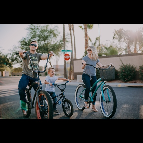 Meet your Posher, Ashley!🤗 - Picture 3 of 5